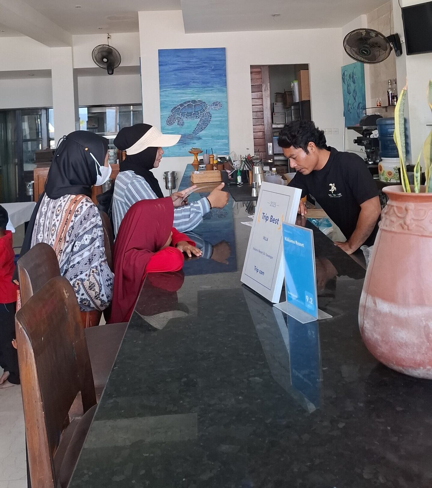 Perkuat Halal Tourism NTB, LPH Hidayatullah dan Poltekpar Lombok Gelar Kampanye Wajib Halal di Gili Trawangan